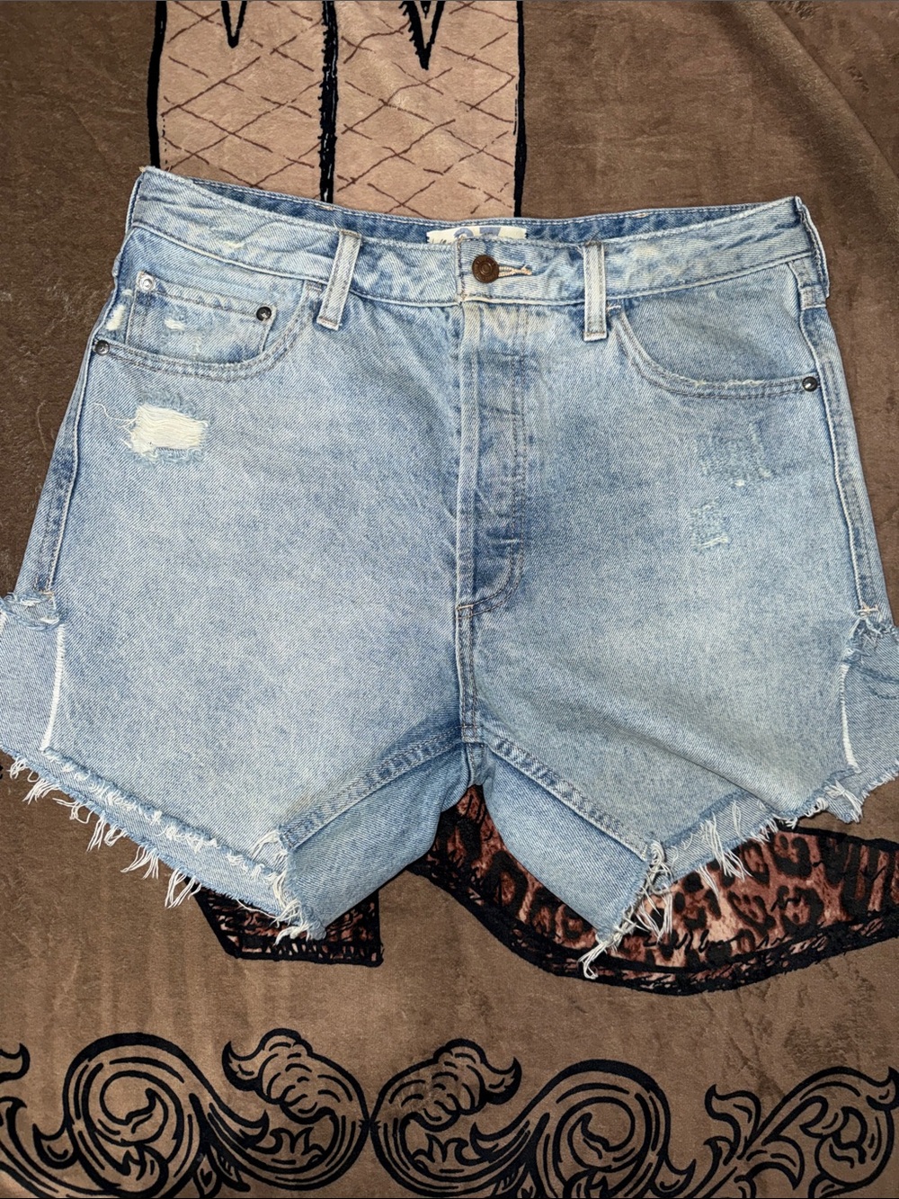 NWOT We The Free Light Wash Women’s Distressed Denim Shorts size 27